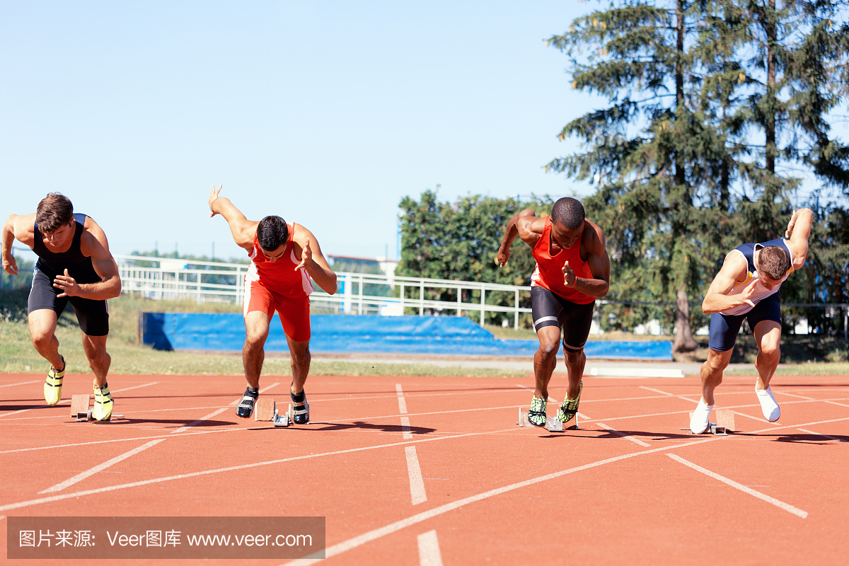 前视图100米启动运动员