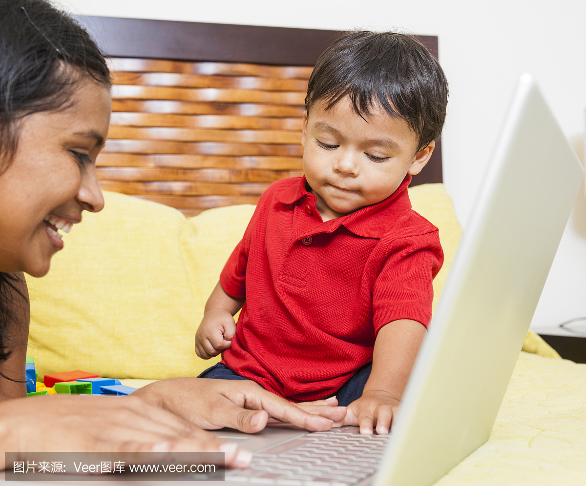 笔记本电脑,拉美人和西班牙裔人,水平画幅,父母