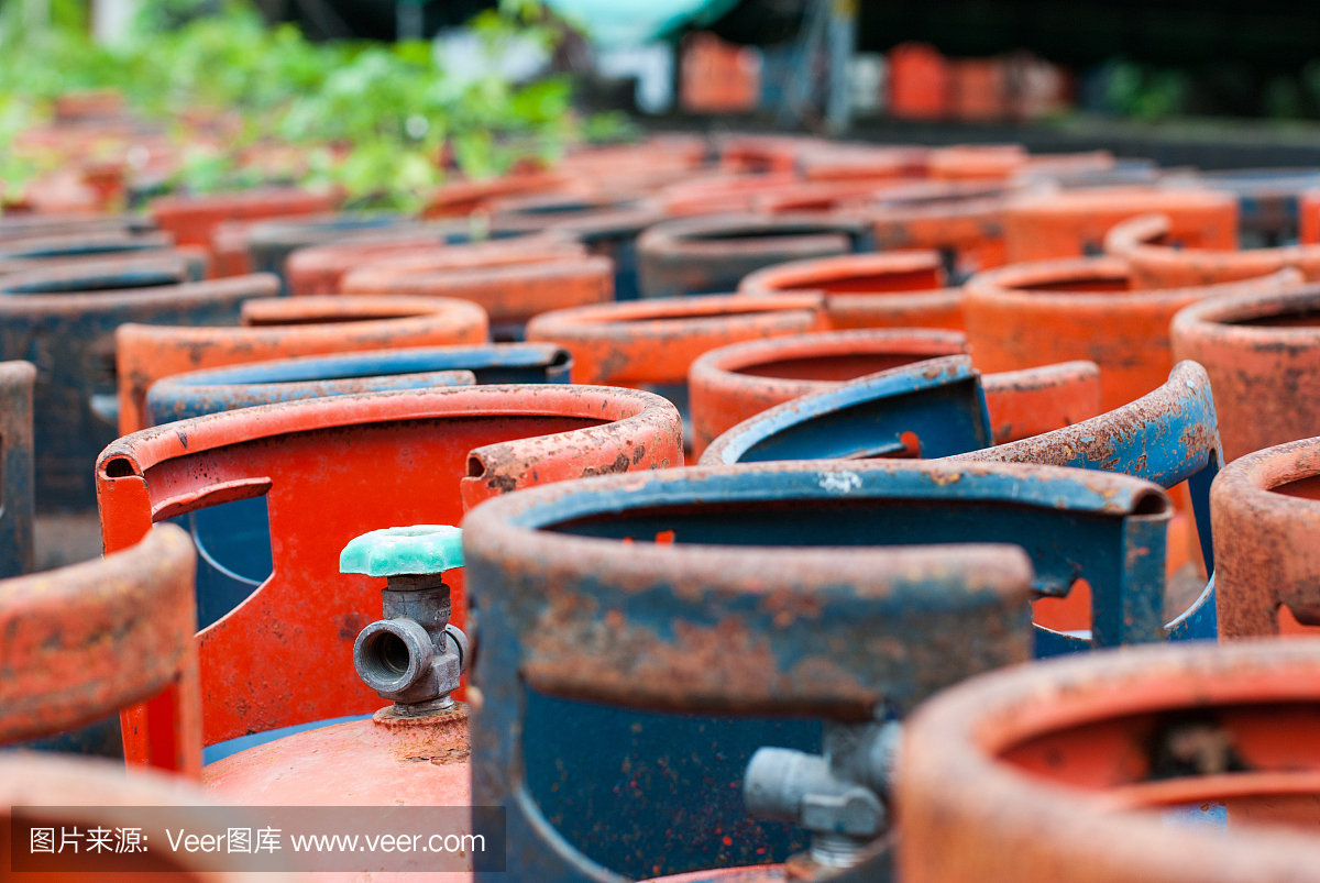 LPG气瓶阀门为红色和蓝色