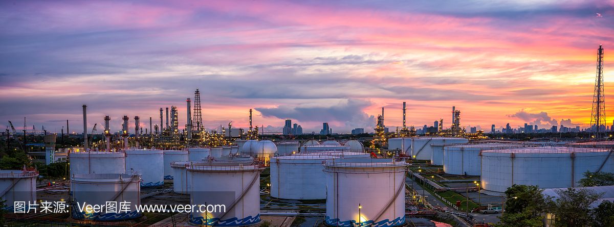石油和天然气工业 - 炼油厂 - 日落时分的石油化
