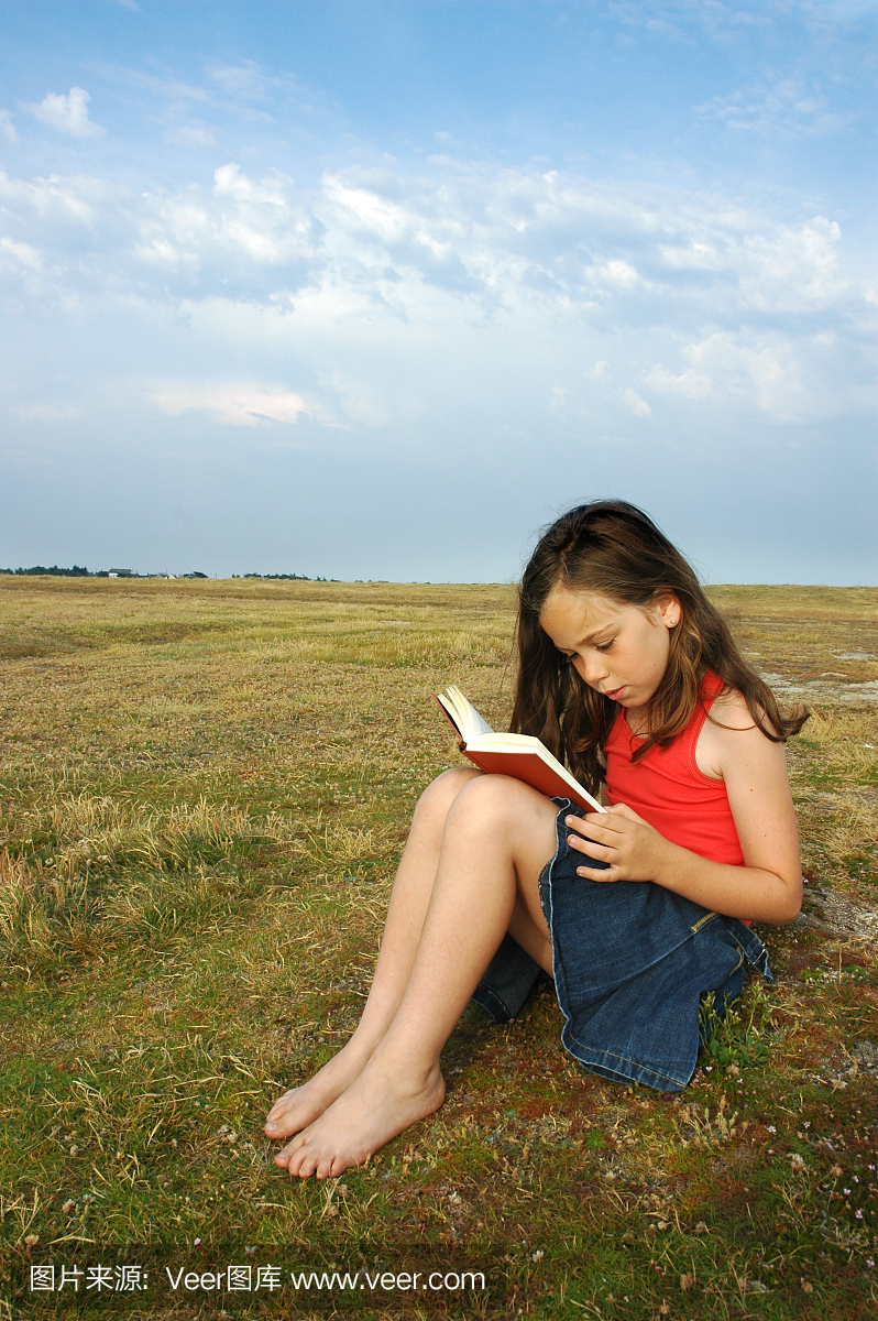 坐,仅一个女孩,赤脚,仅儿童