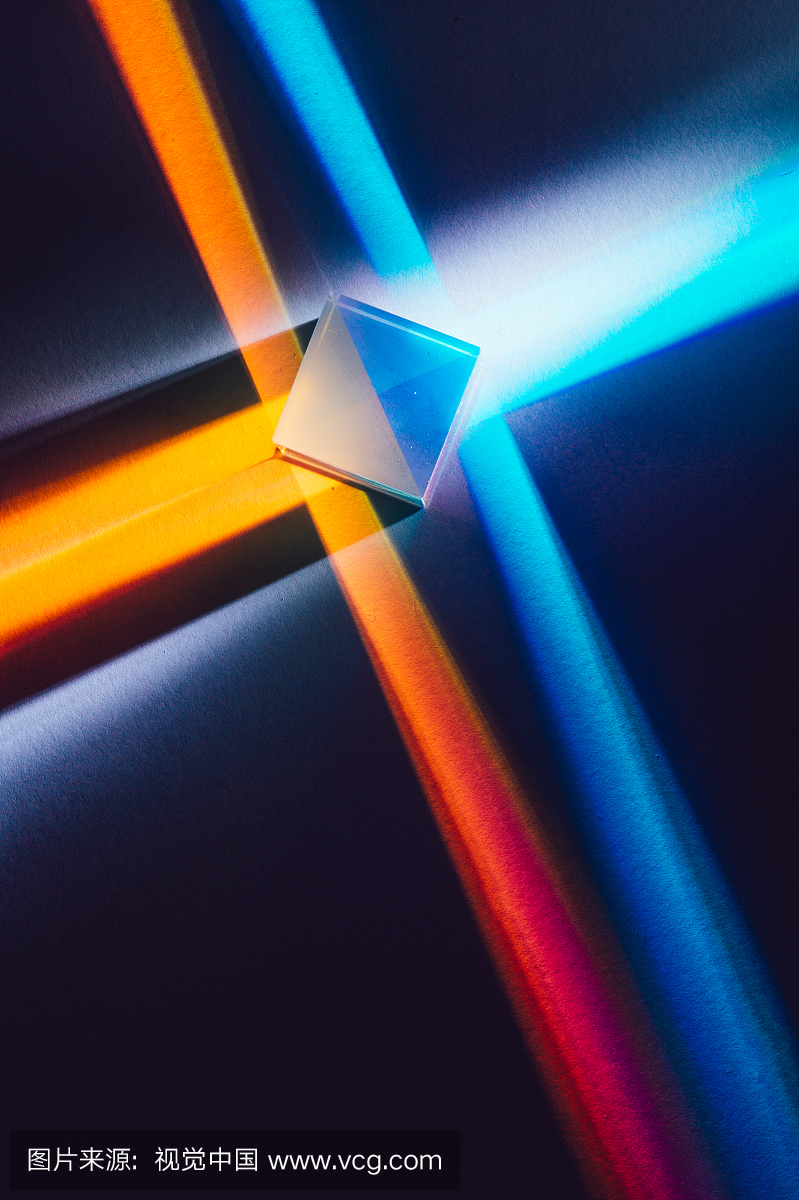 立方棱镜与多彩X形状光谱