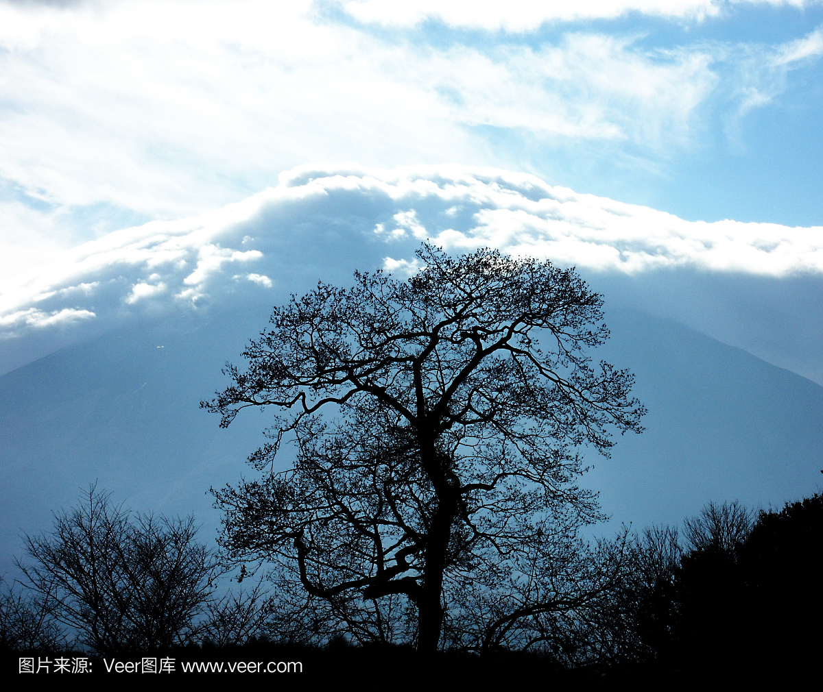 富士山在阴天