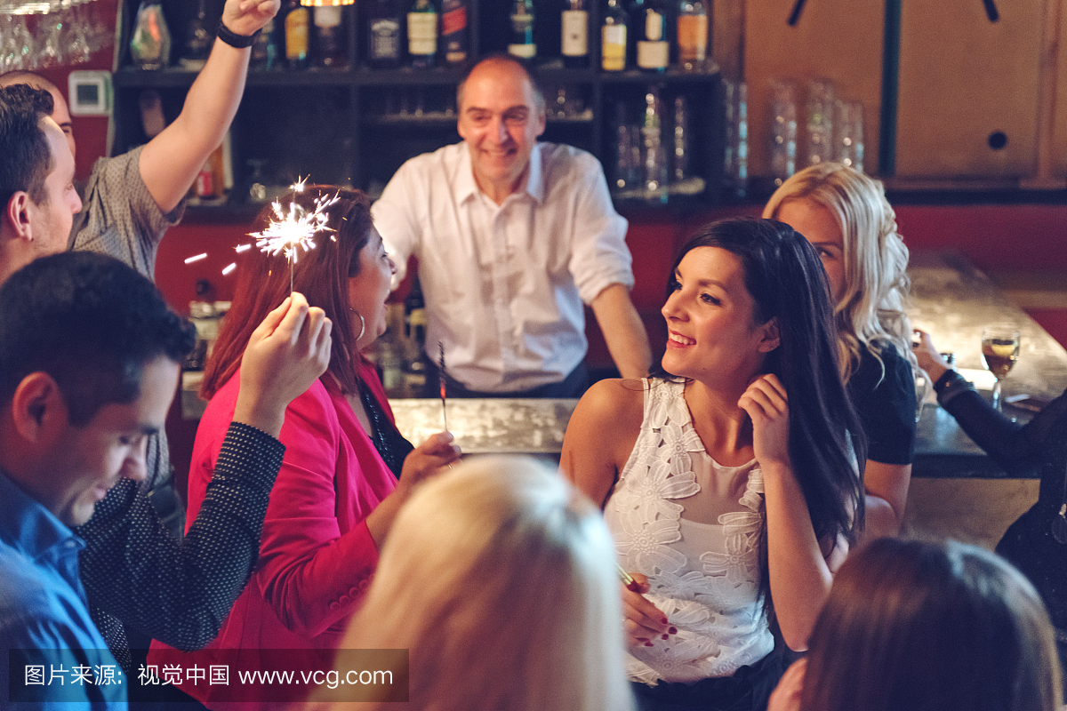 四分之三身长,放焰火,人,夜总会