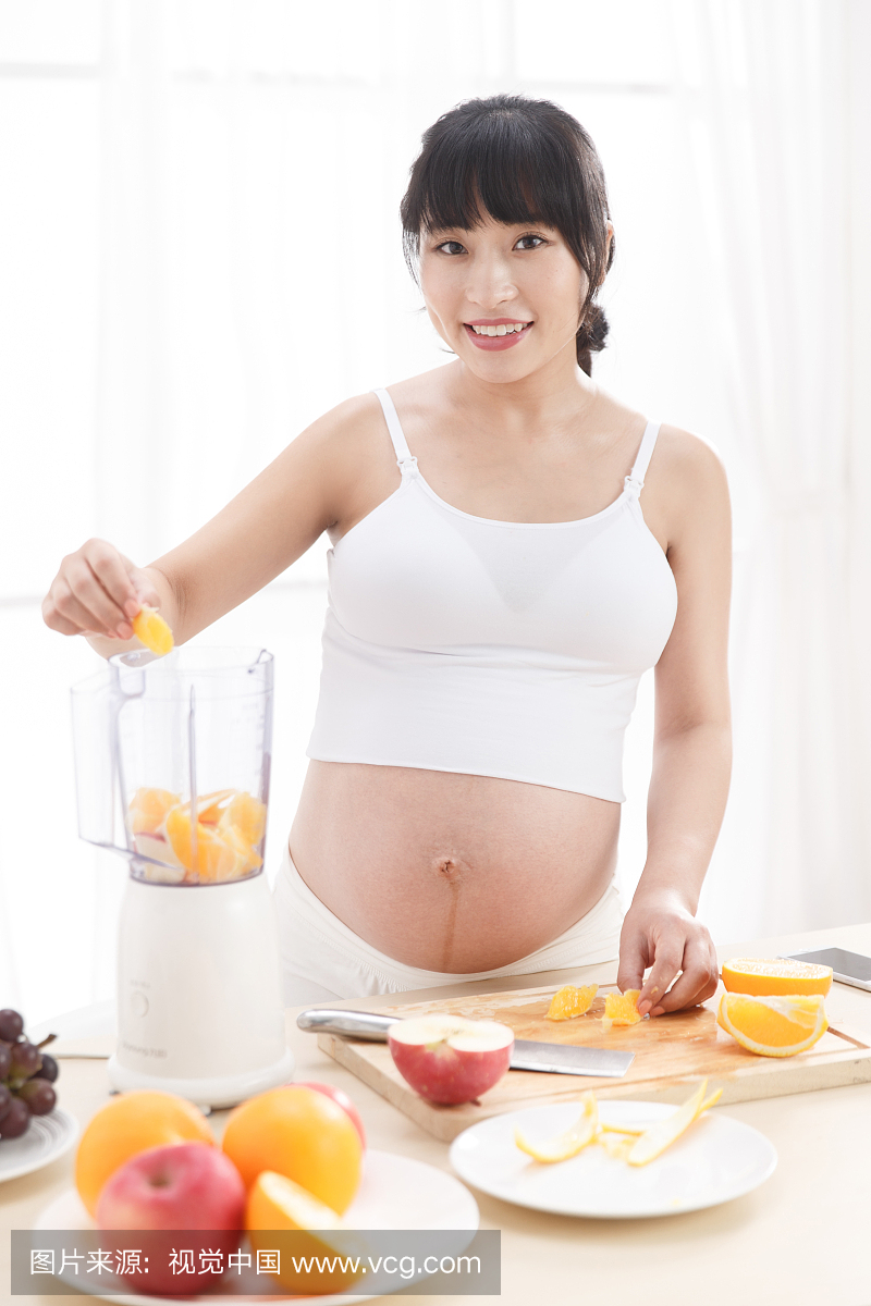 孕妇榨果汁
