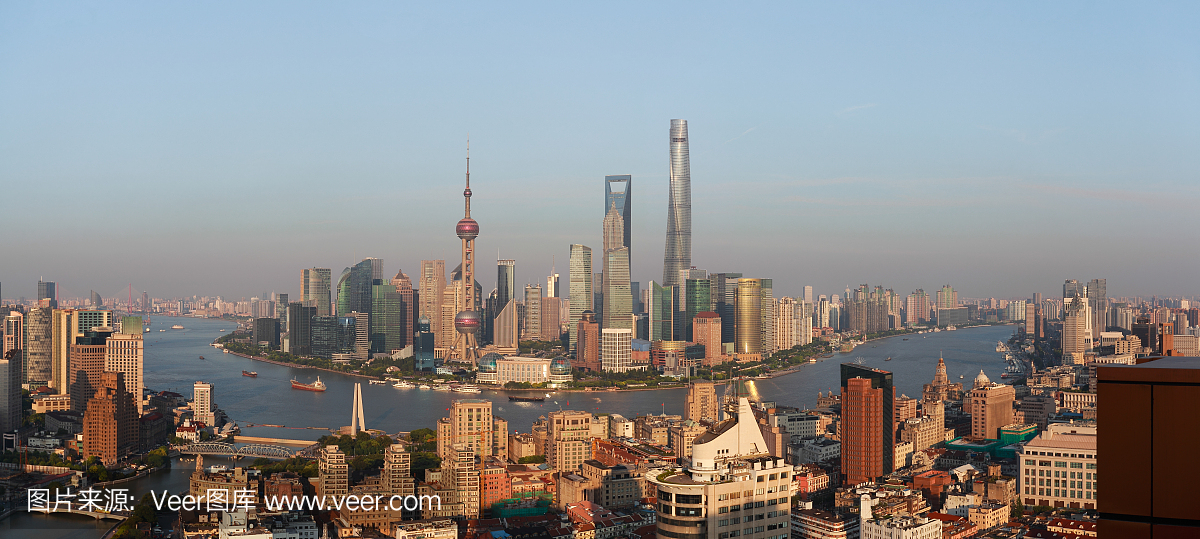 航空摄影鸟瞰城市地标建筑物背景在上海外滩全