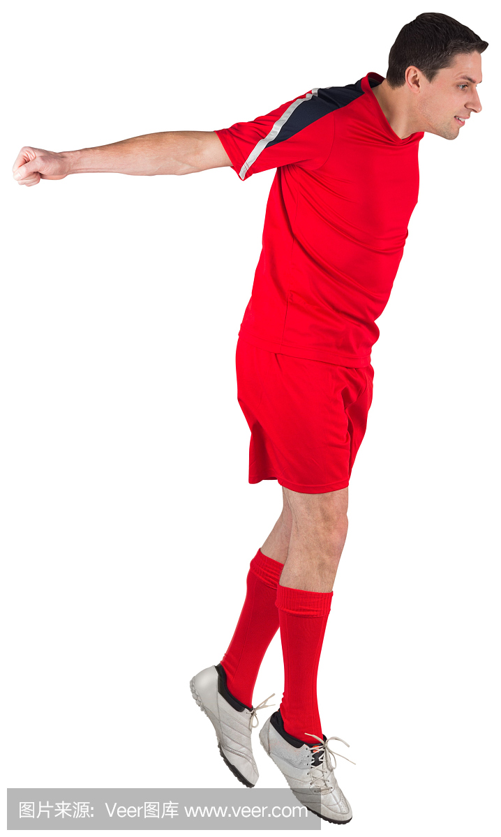 适合的足球运动员跳起来
