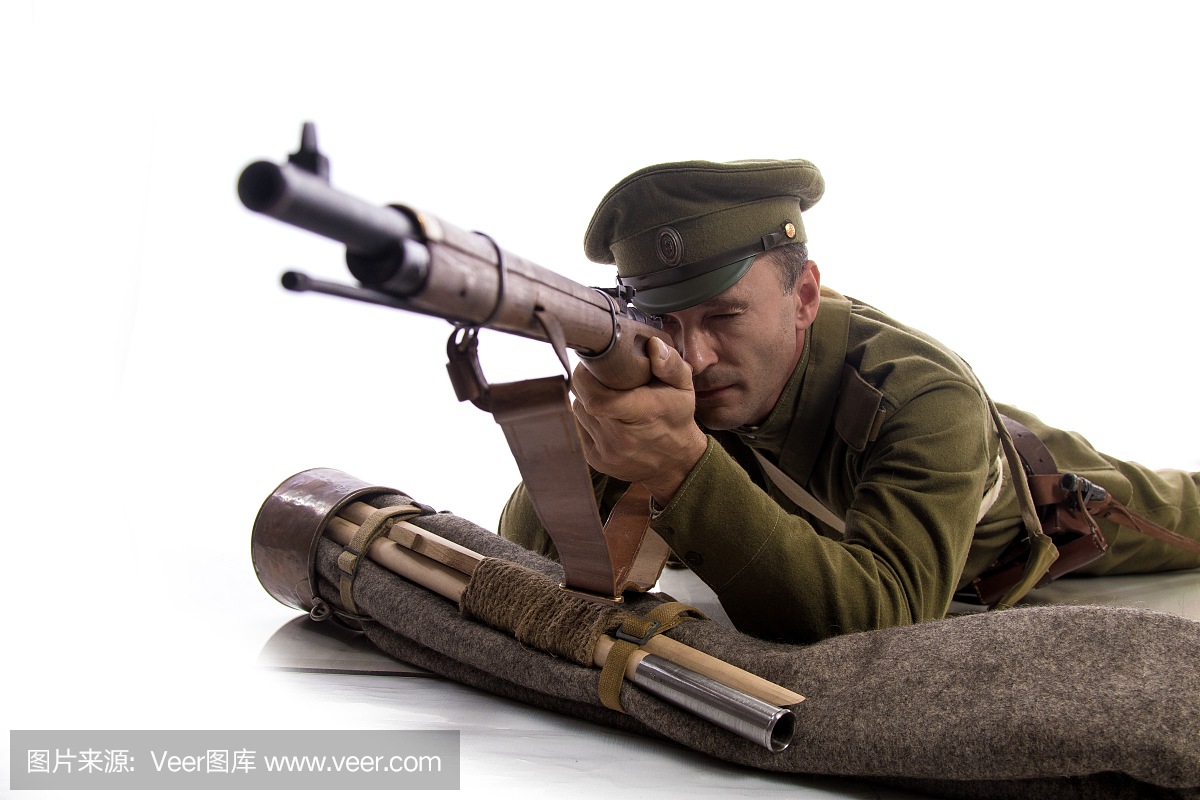 以俄国军队的一名普通的战士的形式男性演员在