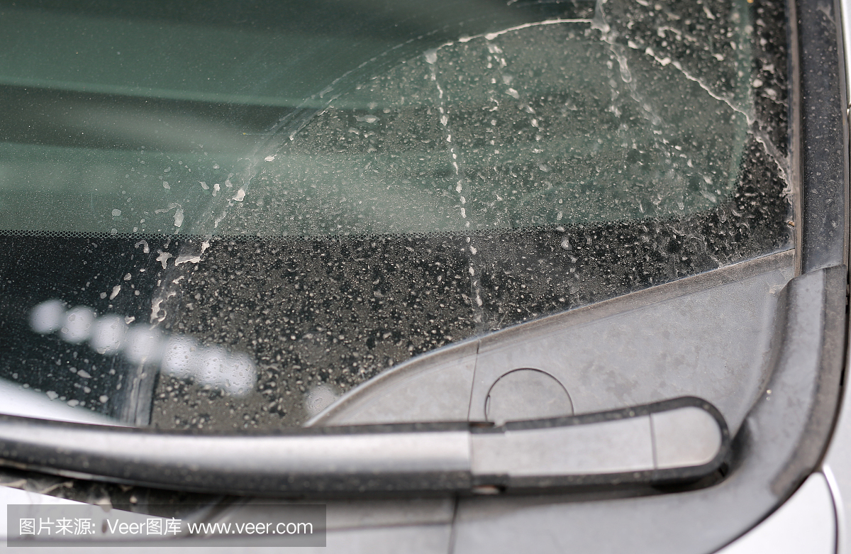 污渍,污垢在玻璃车上污染,表面污垢。