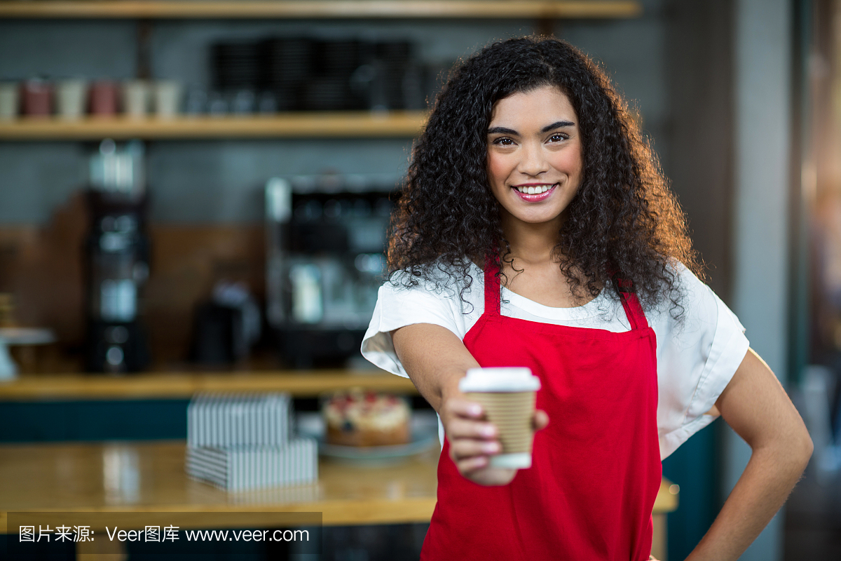 女服务员画像显示一次性杯咖啡
