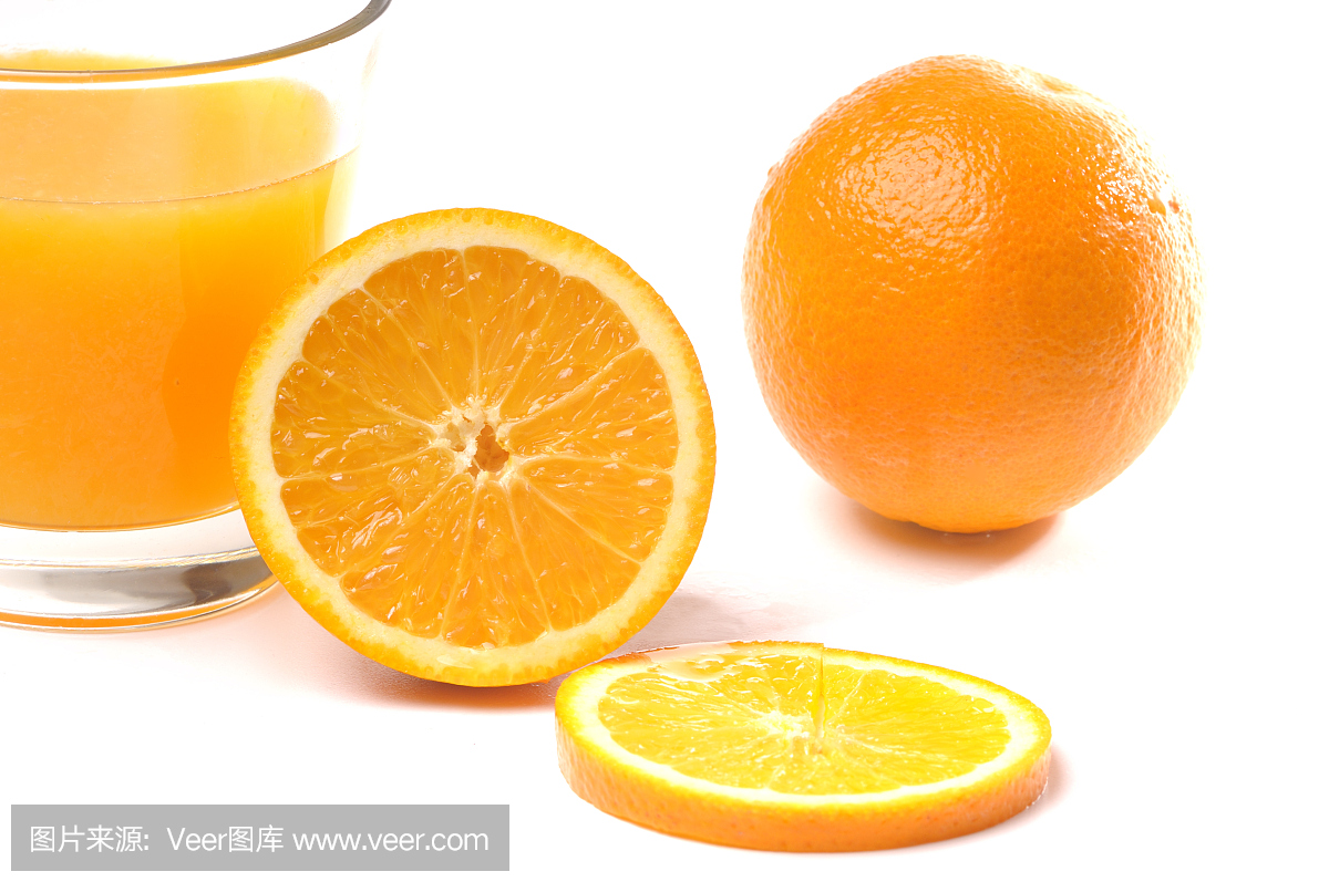 橙子和一杯果汁