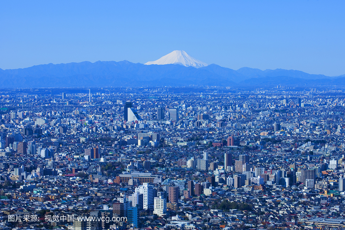 城市景观和富士山距离。东京都,日本