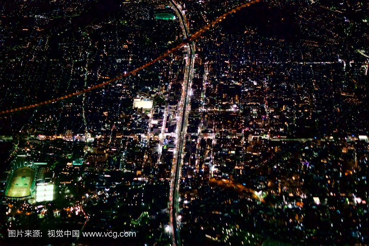 在日本大阪府的大阪市的Esaka地区从飞机的夜