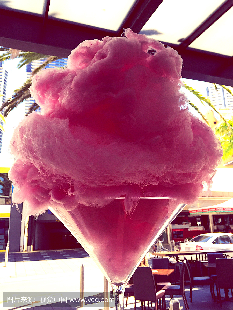 粉红色棉花糖在玻璃的特写镜头