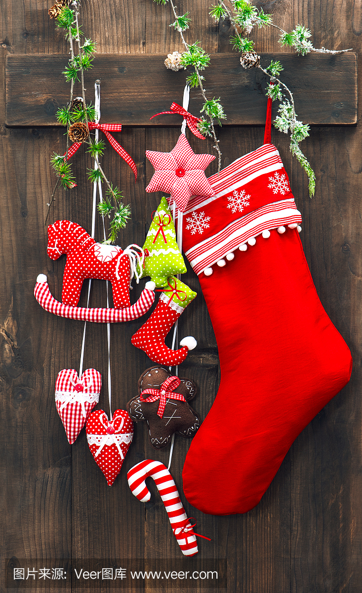圣诞节装饰袜子和手工制作的玩具饰品