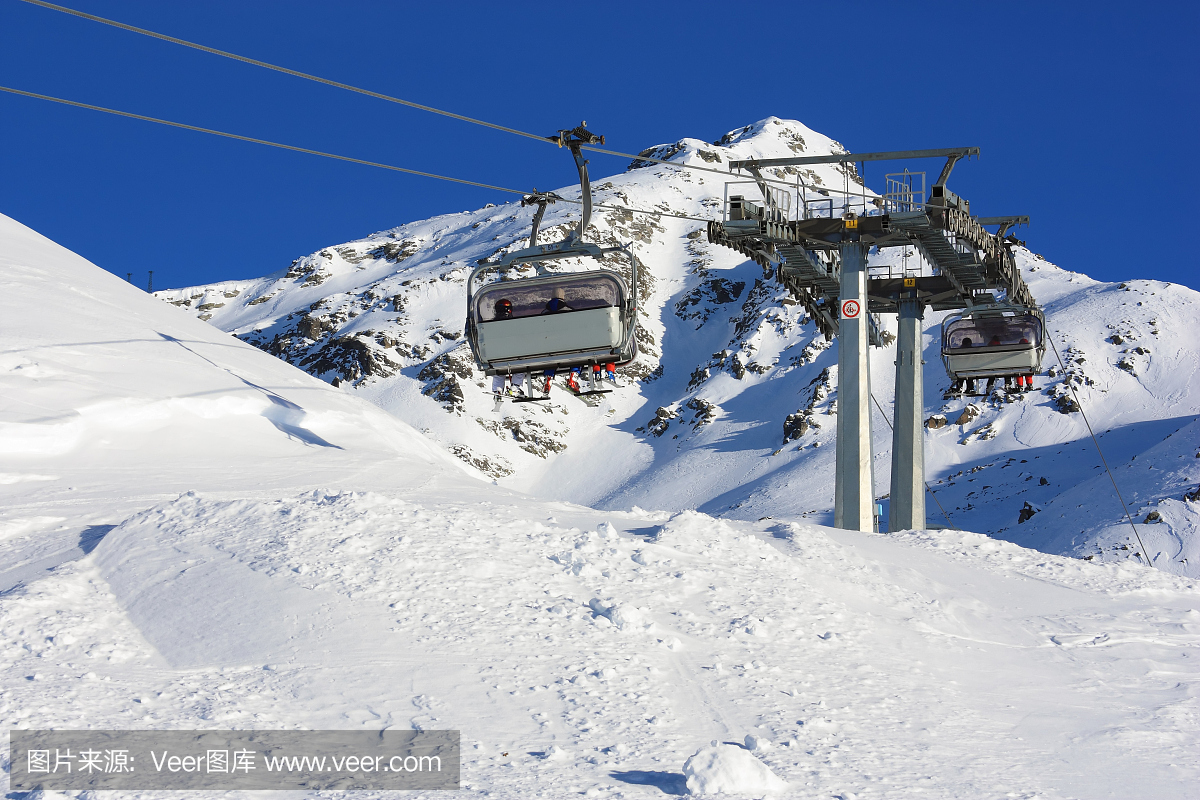 意大利滑雪胜地的电梯