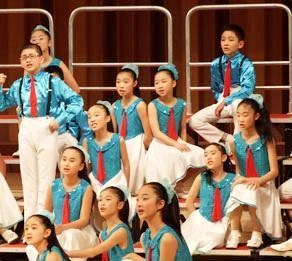 适合女生唱的男英文歌_适合小学生唱的班歌_适合两个人唱的歌学生