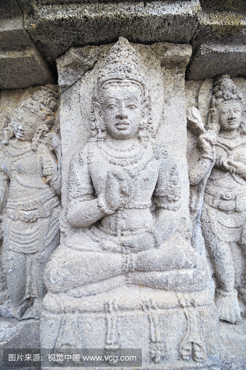 在普兰巴南神庙(Candi Prambanan)的救济雕像