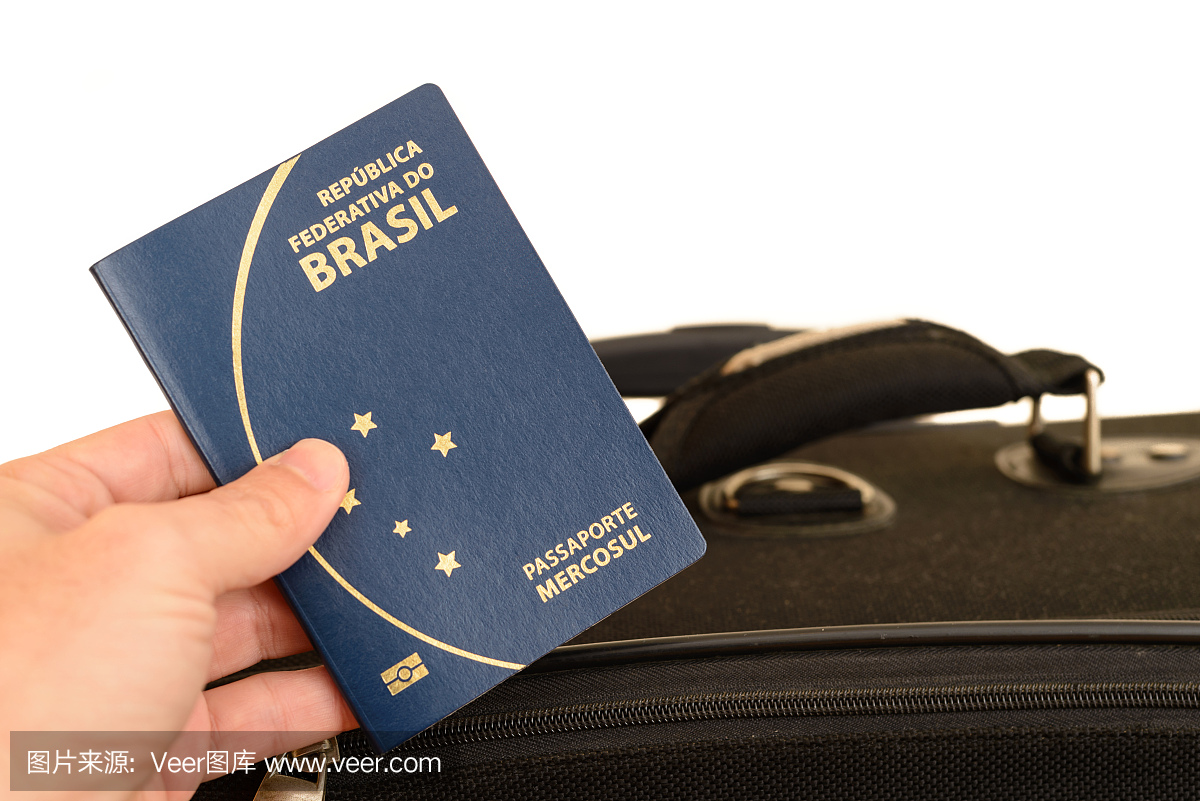 正在准备旅行的巴西护照。