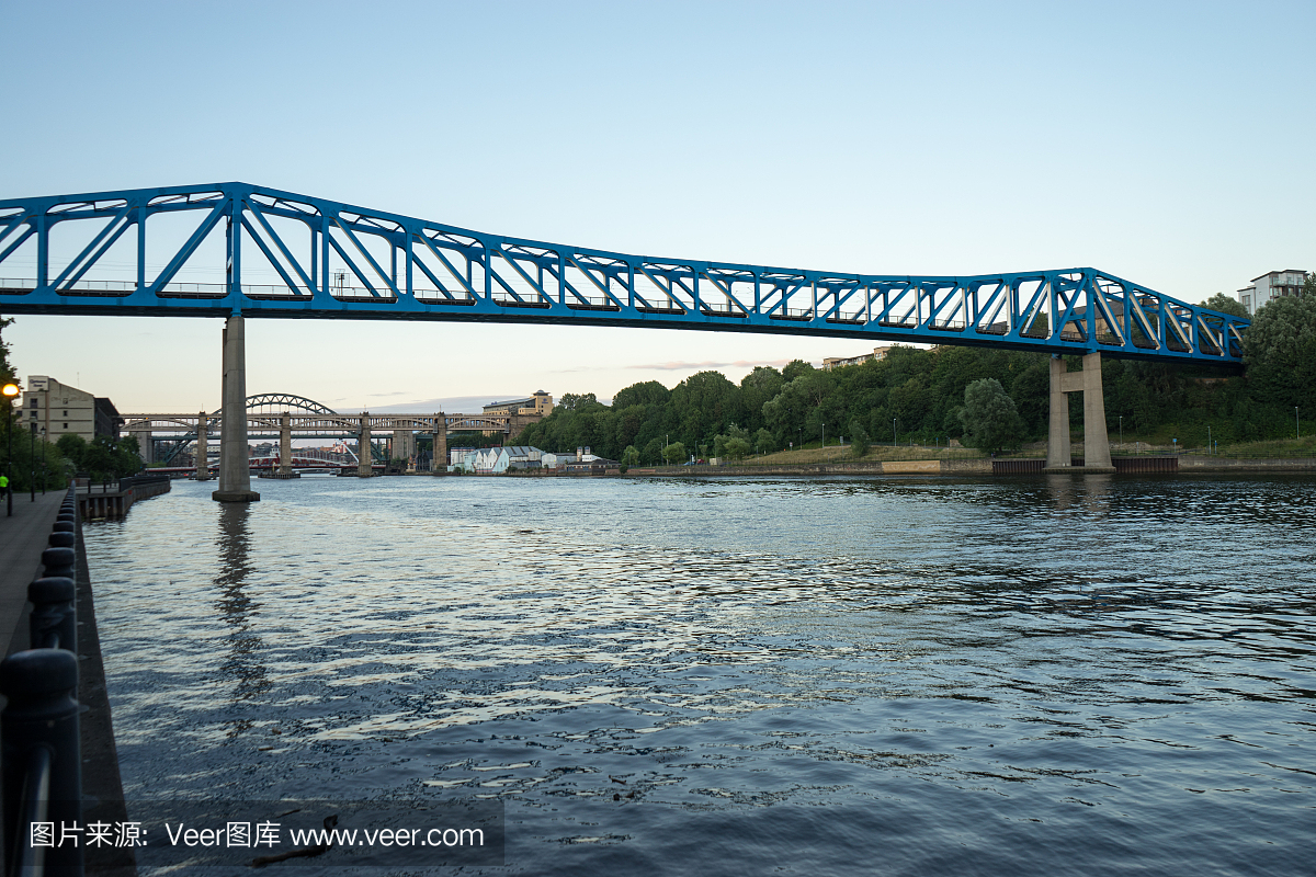 双翼平旋桥,水平旋转式桥,旋开桥,达特福德交叉