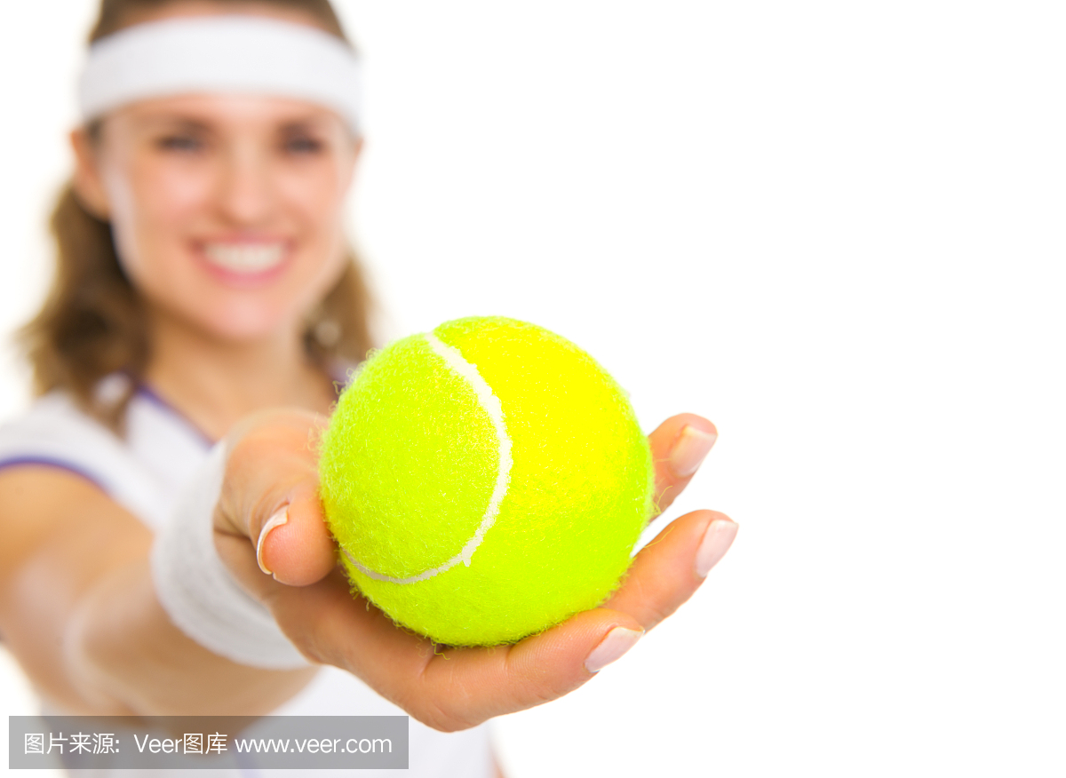 女子网球运动员给球的特写