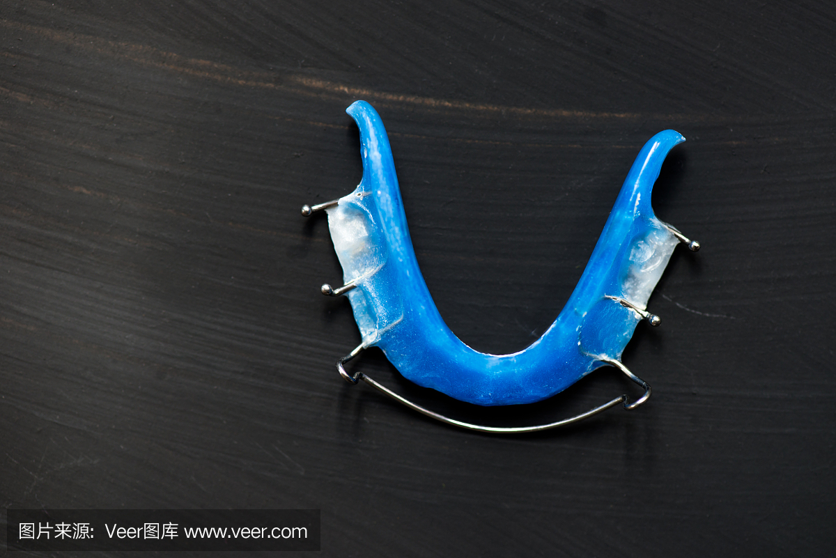 牙齿蓝色可拆卸支架或牙齿保持器