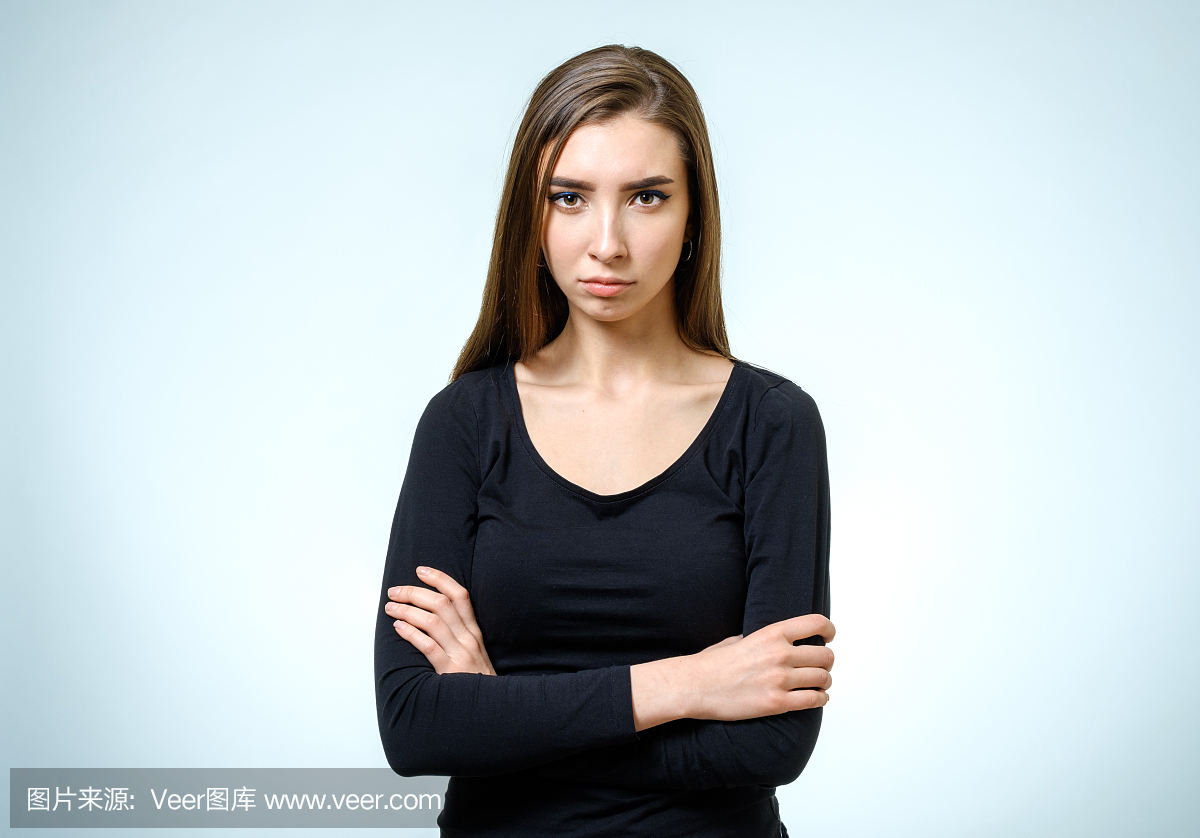 面无表情,呆板的,没有表情,茫然