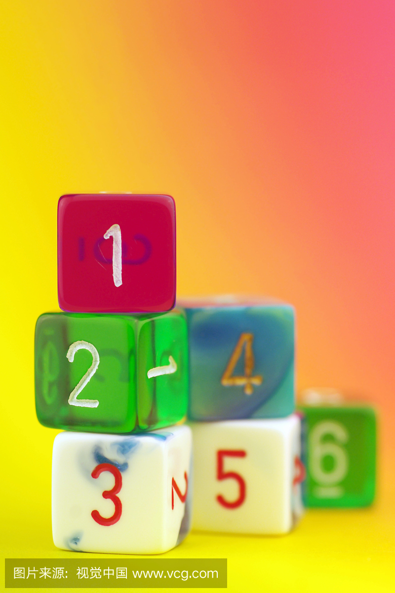 多彩骰子与阿拉伯\/欧洲数字