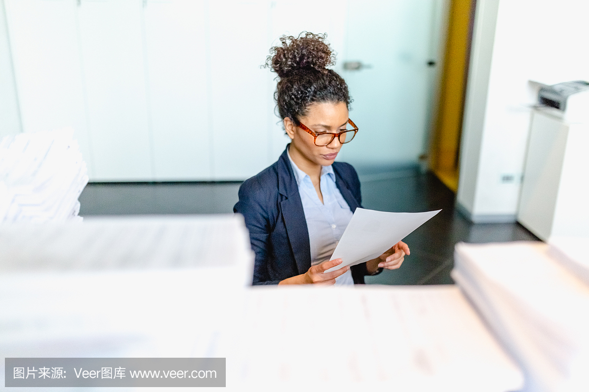 会计秘书在工作