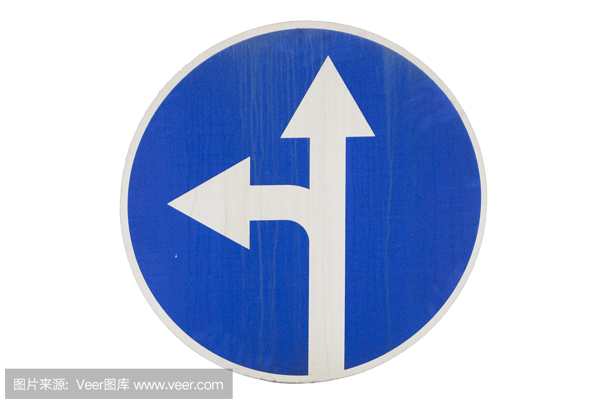 '强制性左转和直行'圆上白色孤立的蓝色道路标