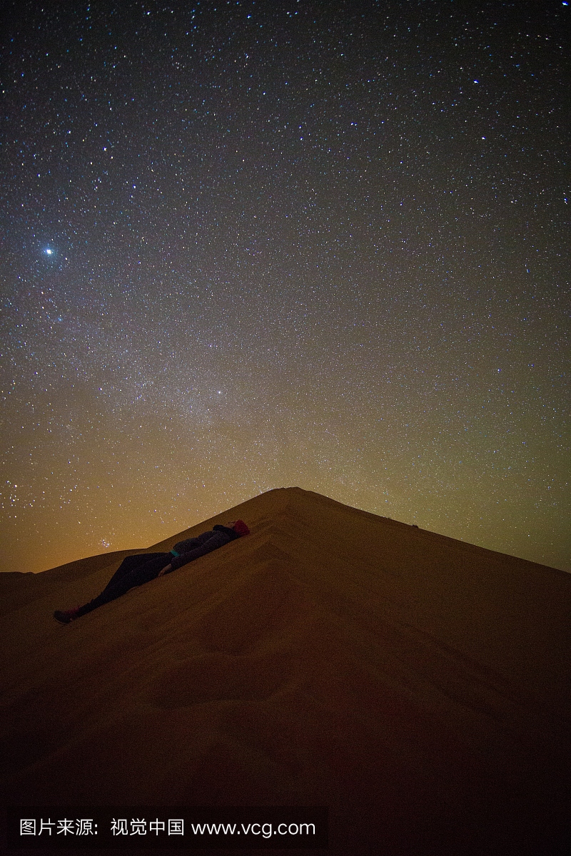 人,沙丘,天气,天空