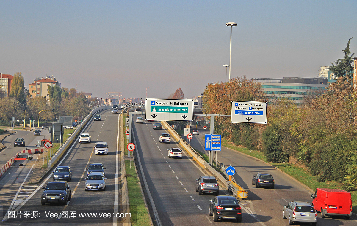 城市高速公路在米兰,意大利