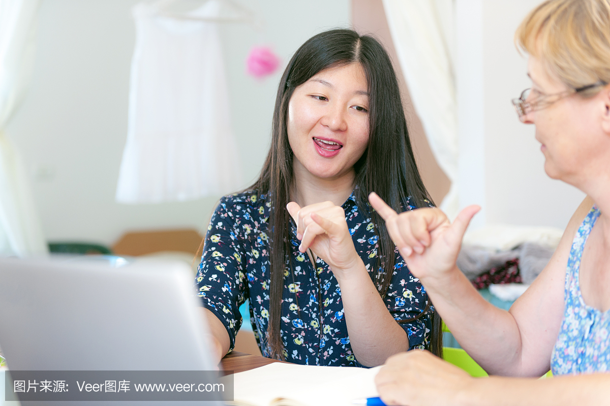 中国女子教学成熟女性白种人中文数字,斯洛文