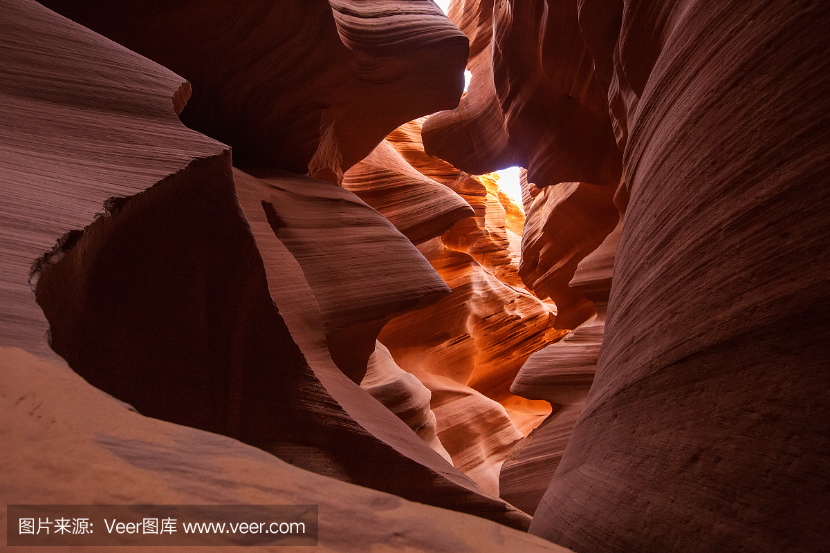 在美国亚利桑那州的下羚羊峡谷的真实图像