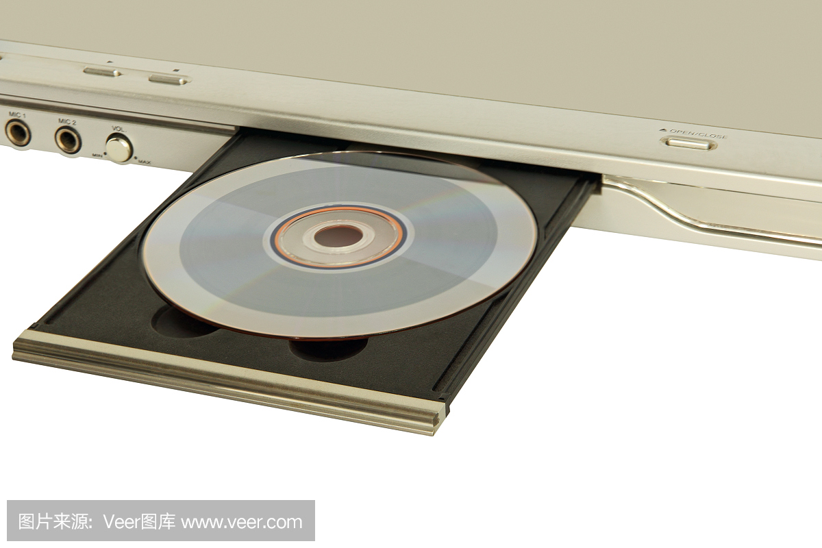 插入光盘的DVD \/ CD播放器采取了特写镜头。