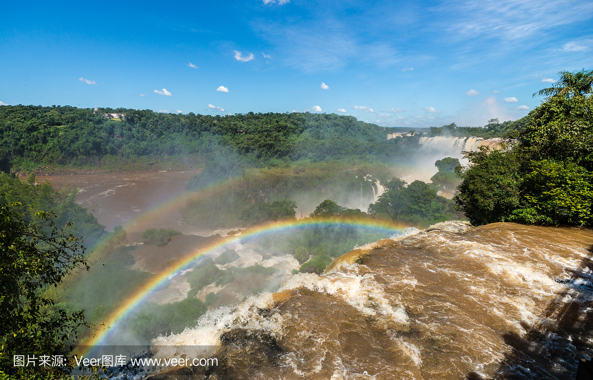 伊瓜苏瀑布与双彩虹的全景