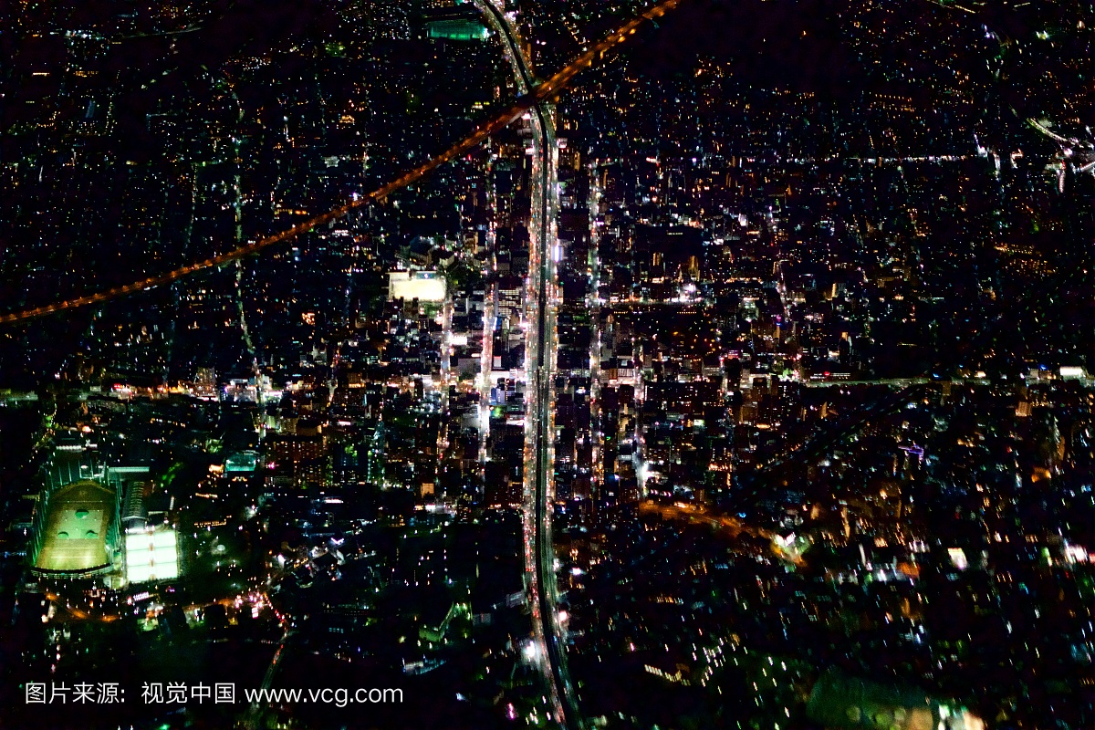 在日本大阪府的大阪市的Esaka地区从飞机的夜