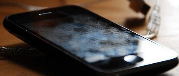 怎么判断手机屏幕裂痕是膜的_结尾是修手机屏幕_手机屏幕总是脏脏的