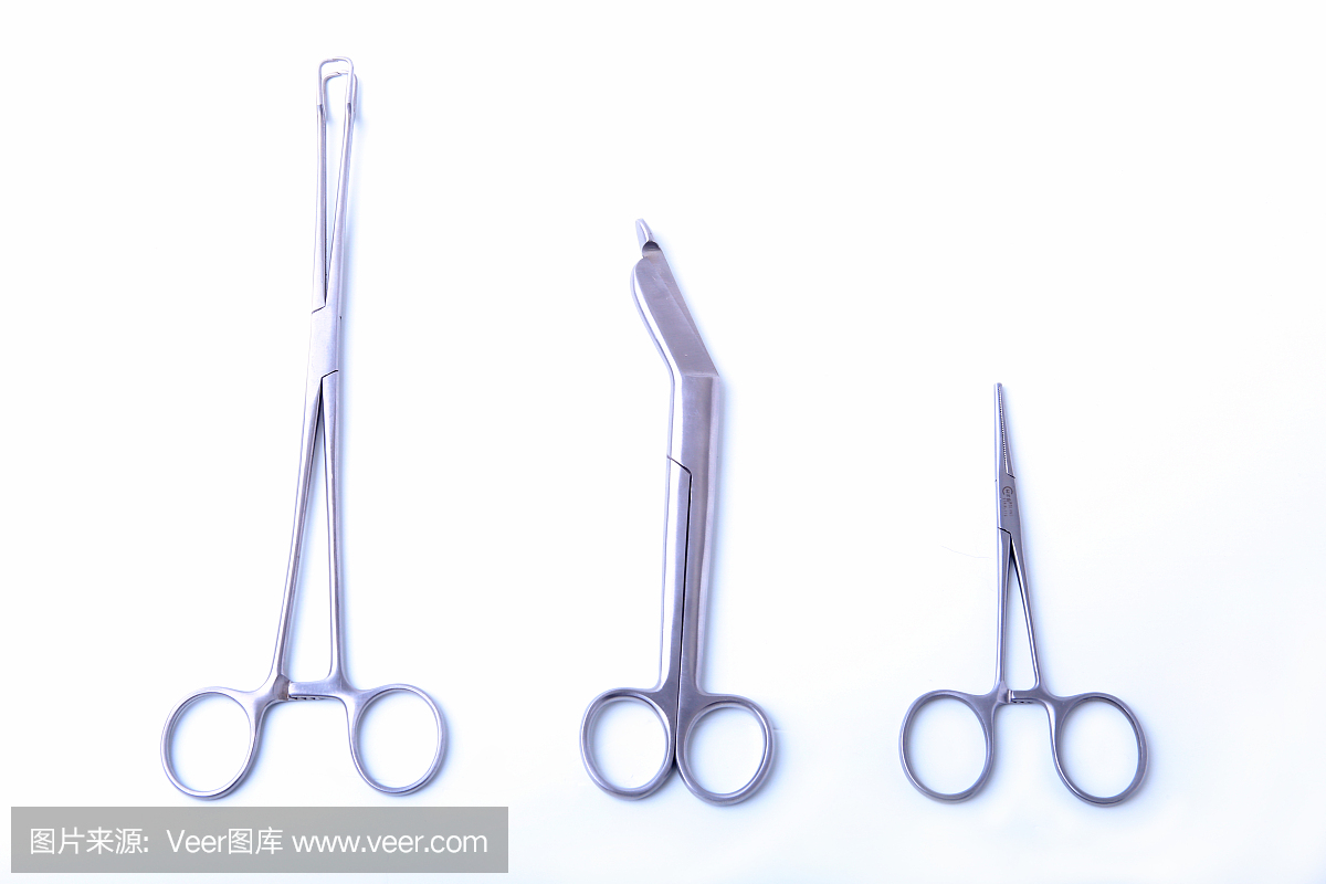 外科医生工具 - 手术剪 - 孤立在白色背景上
