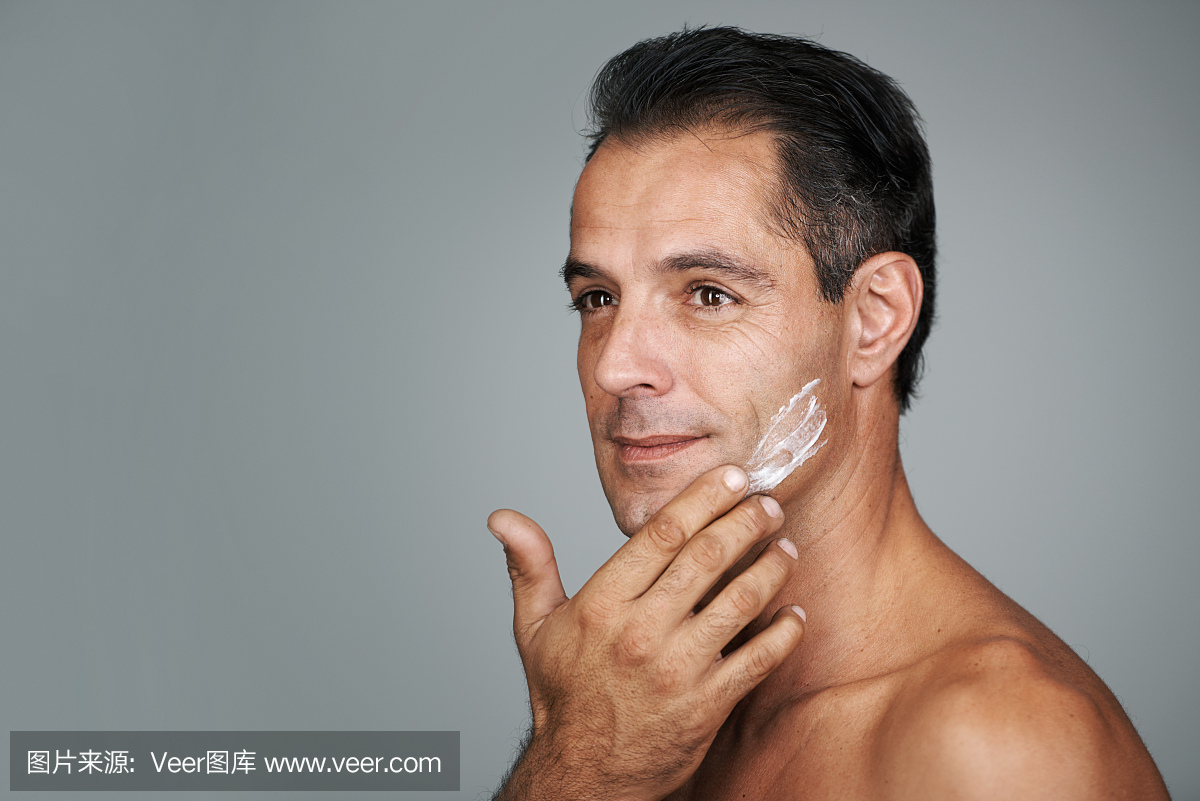 仍然看起来很帅