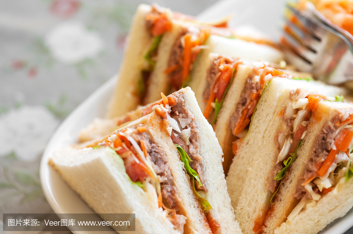 金枪鱼沙拉三明治,金枪鱼沙拉三文治,金枪鱼三明治,海味沙拉