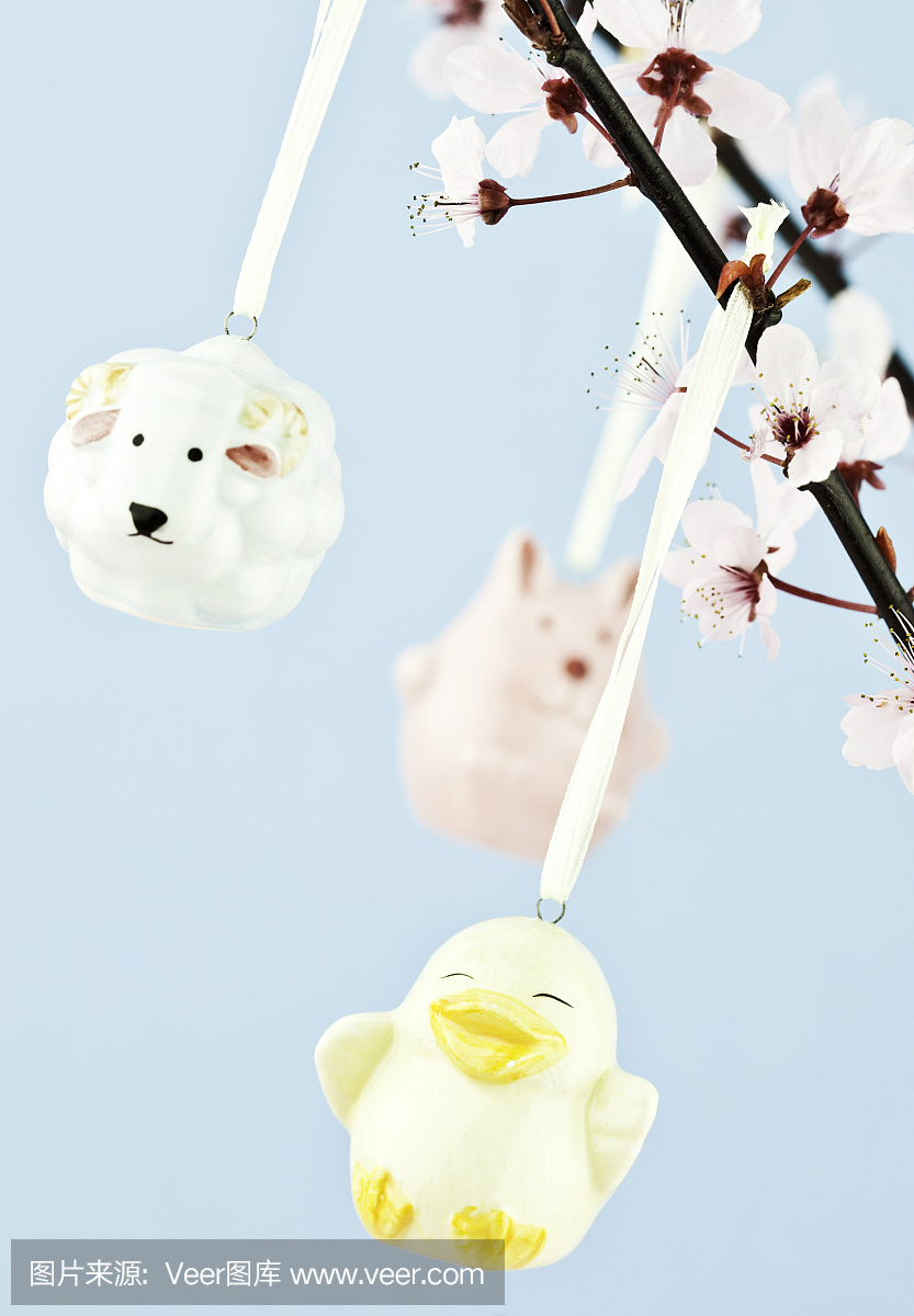 复活节狂欢者在樱花分支