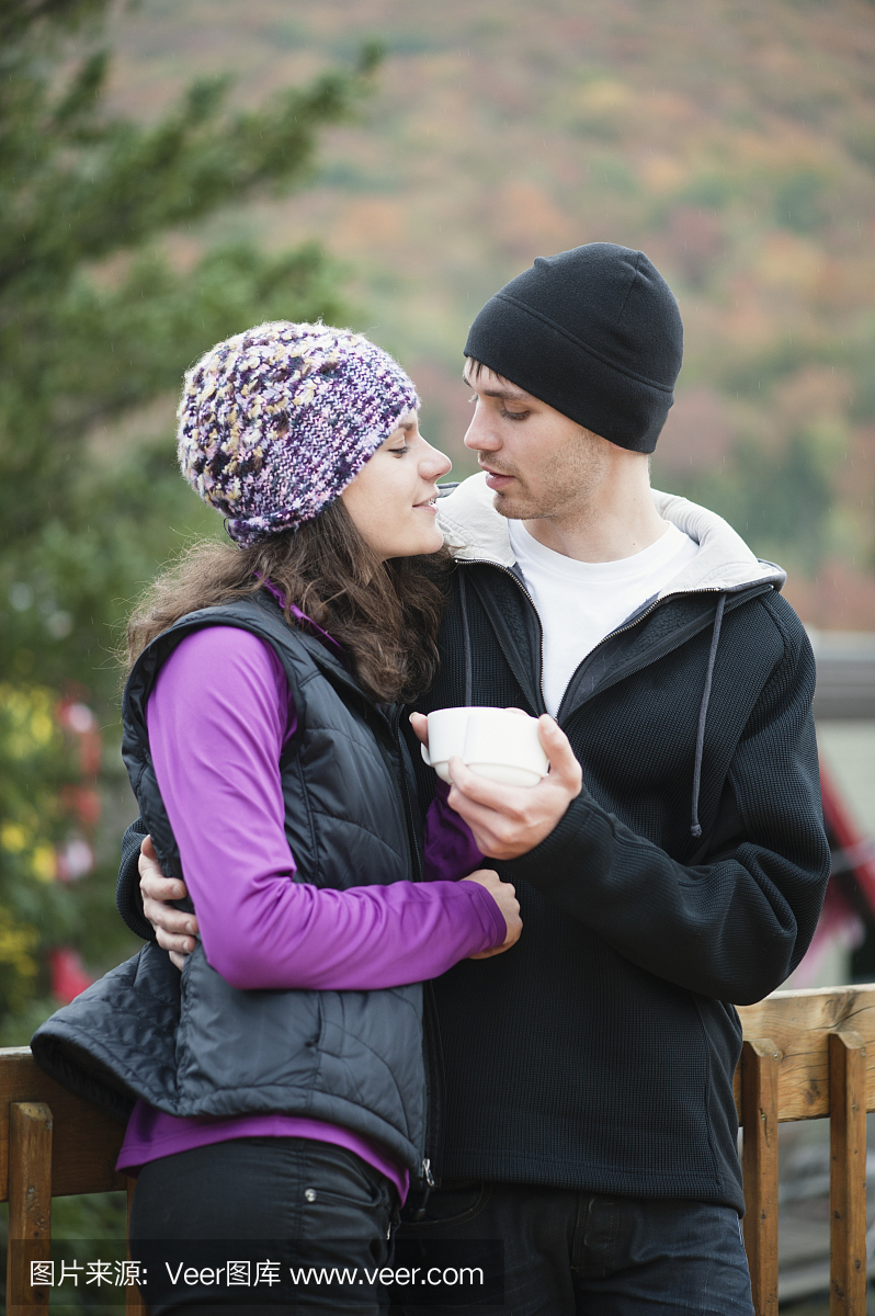 颤抖,打颤,哆哆嗦嗦,冷地发抖