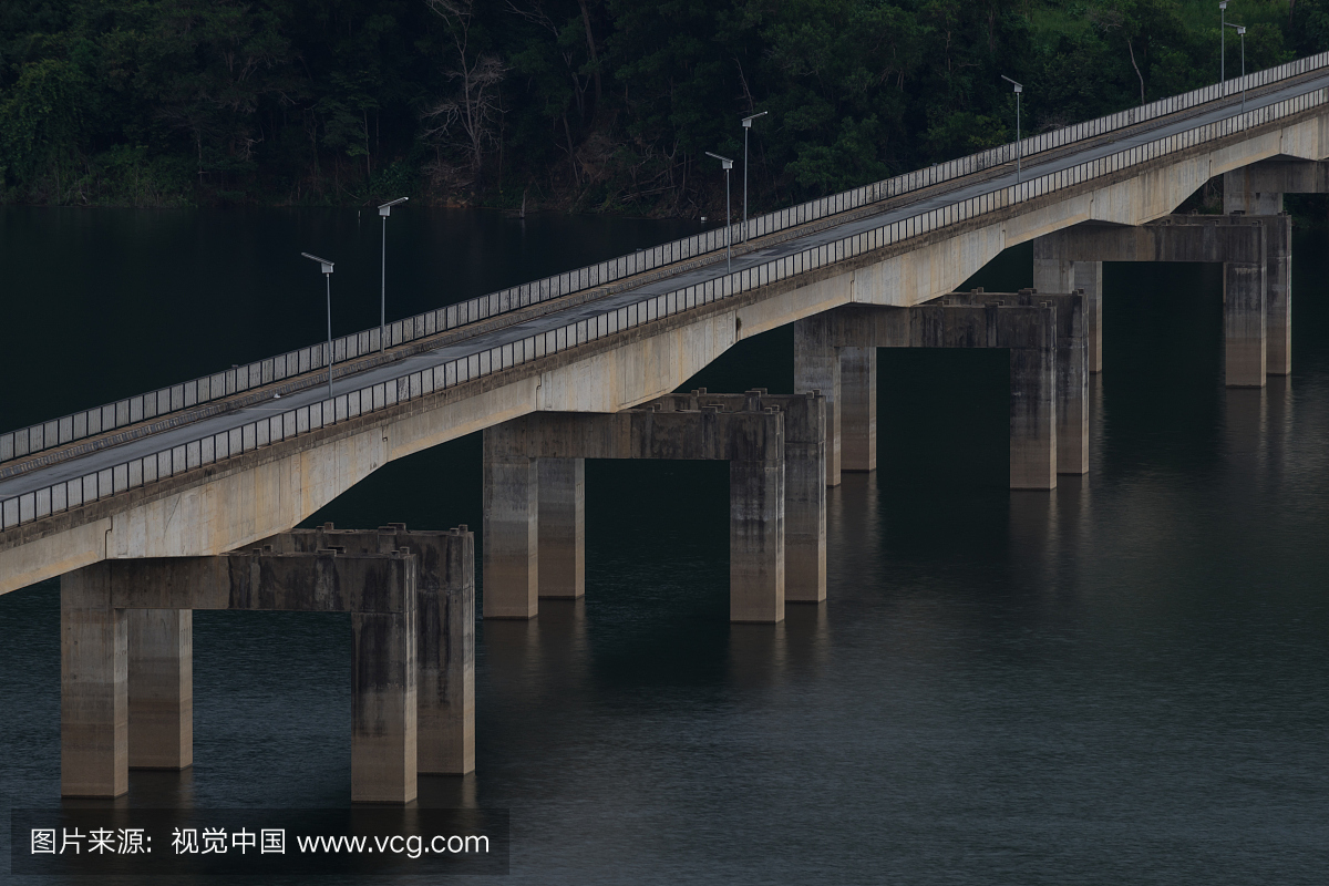 在皇家贝鲁姆州立公园的吊桥