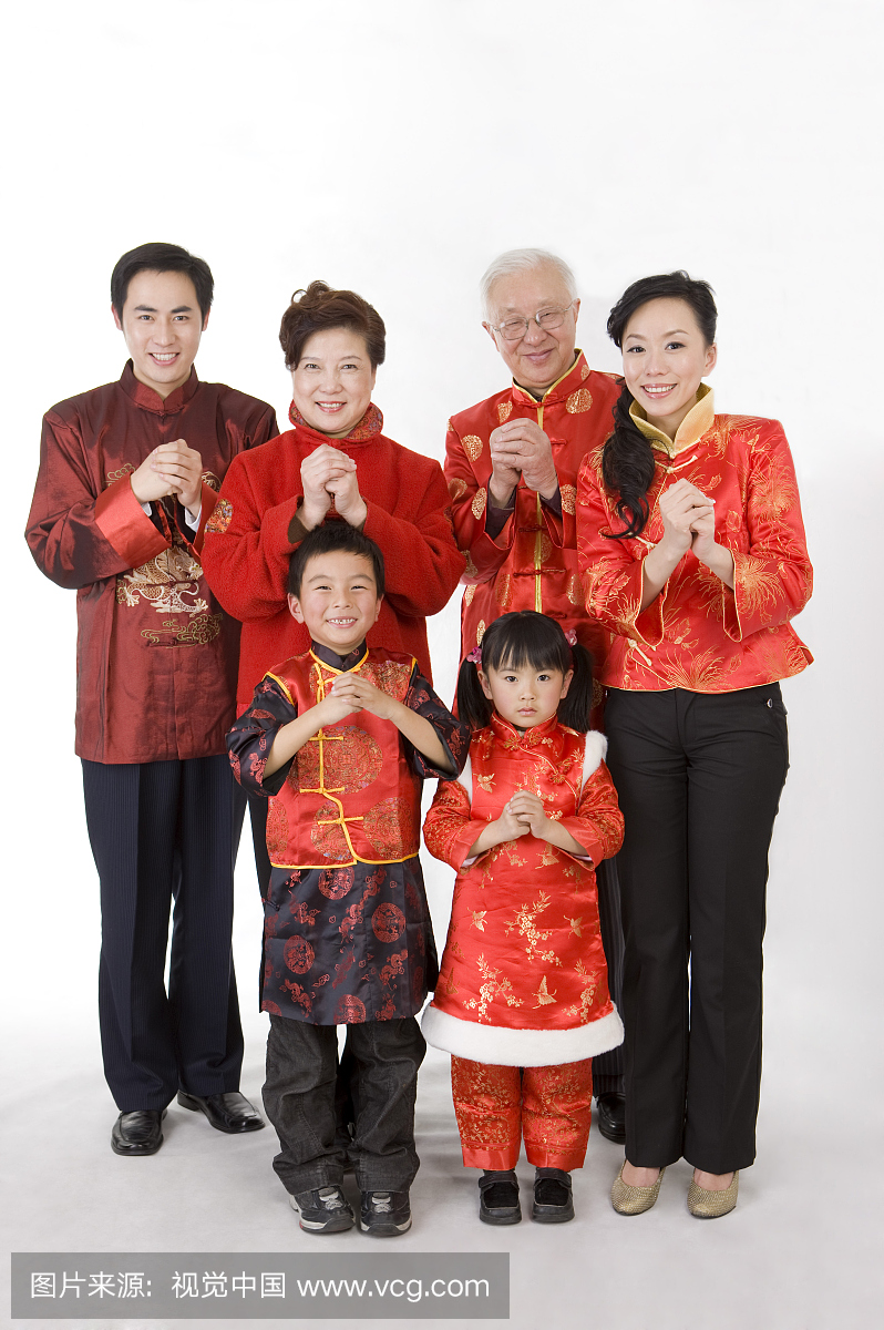 传统衣服在图片的发型v传统在家庭与手紧握成员电发短发相机大波图片