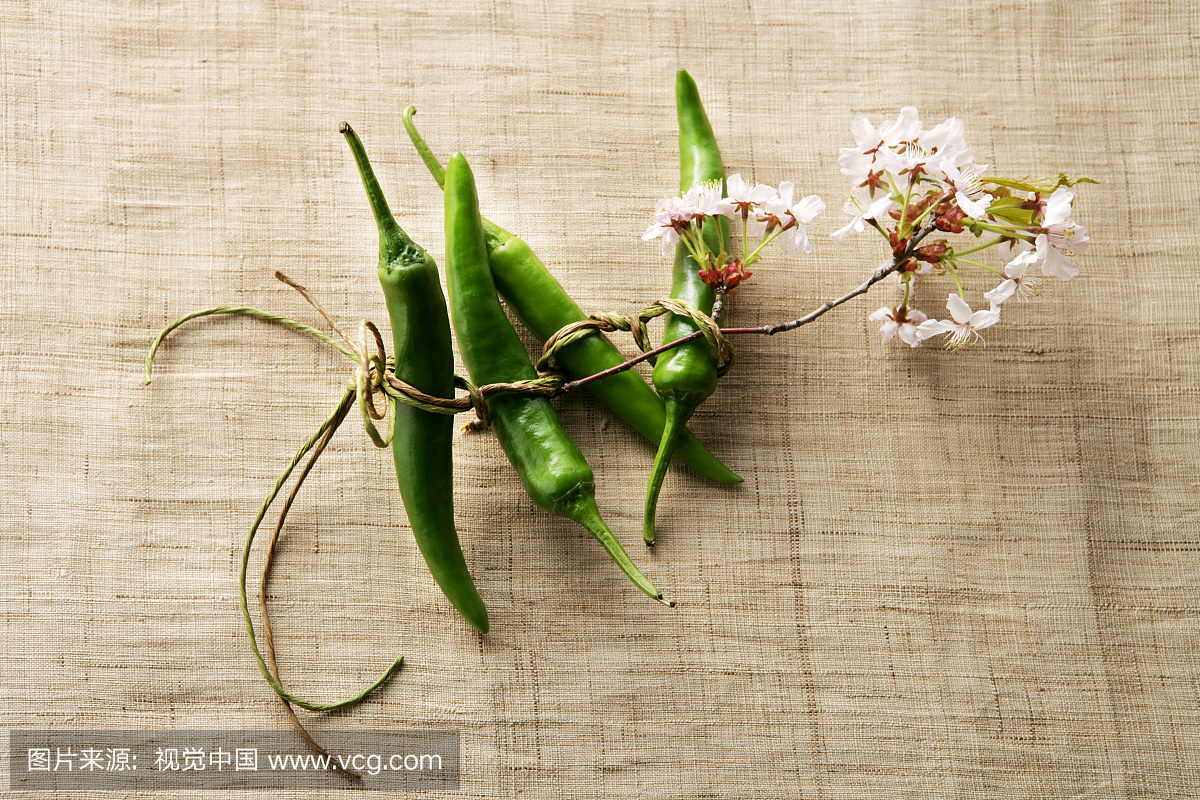 Green pepper and flower bundle with string on t