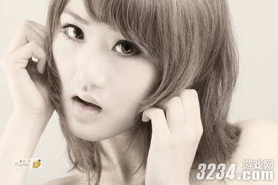 最炫真人版qq表情模仿秀 美女叼烟捂嘴吐舌好-107kb