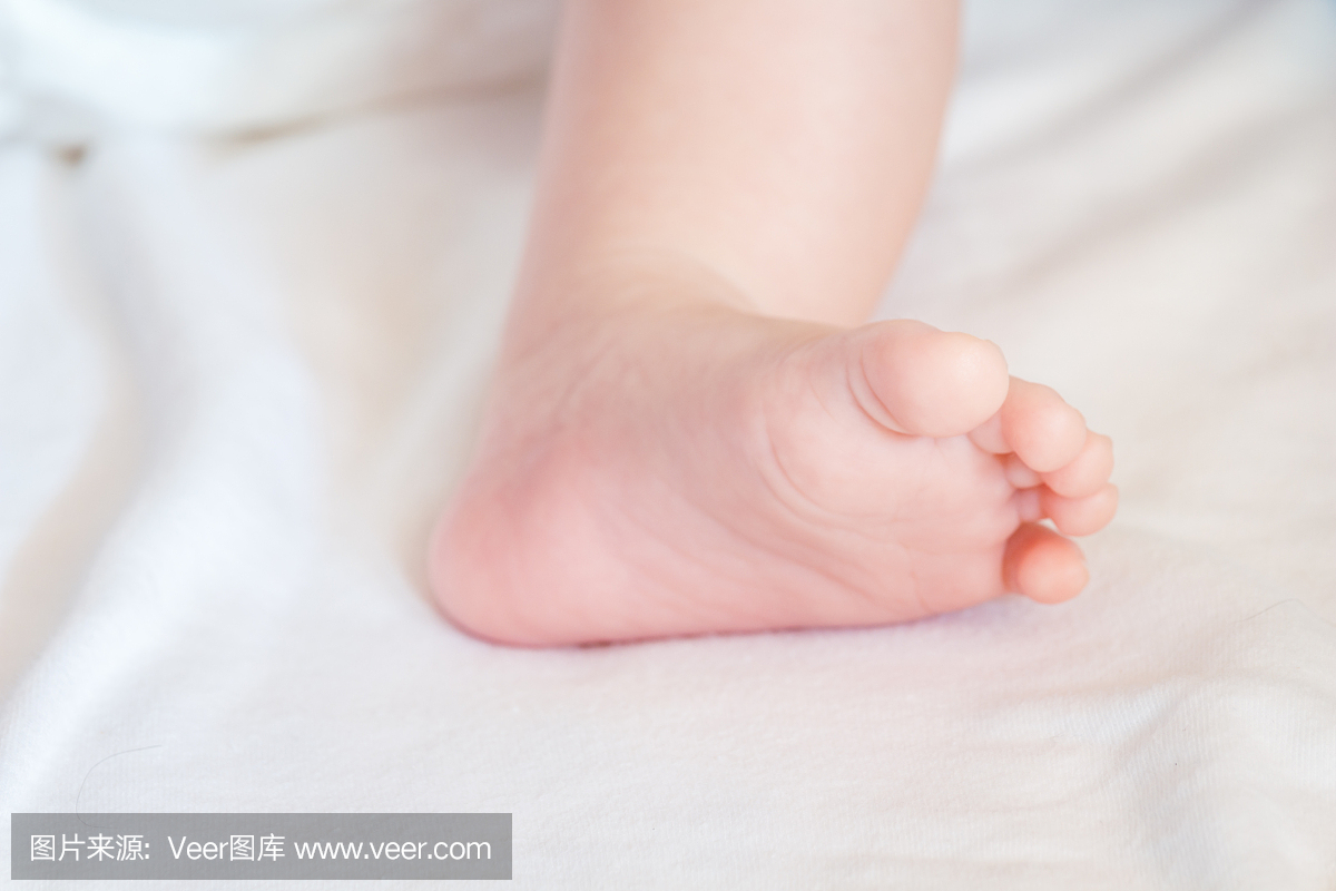新出生的宝宝脚