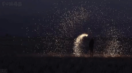 倒放放烟花转圈_gif动态图-1462kb