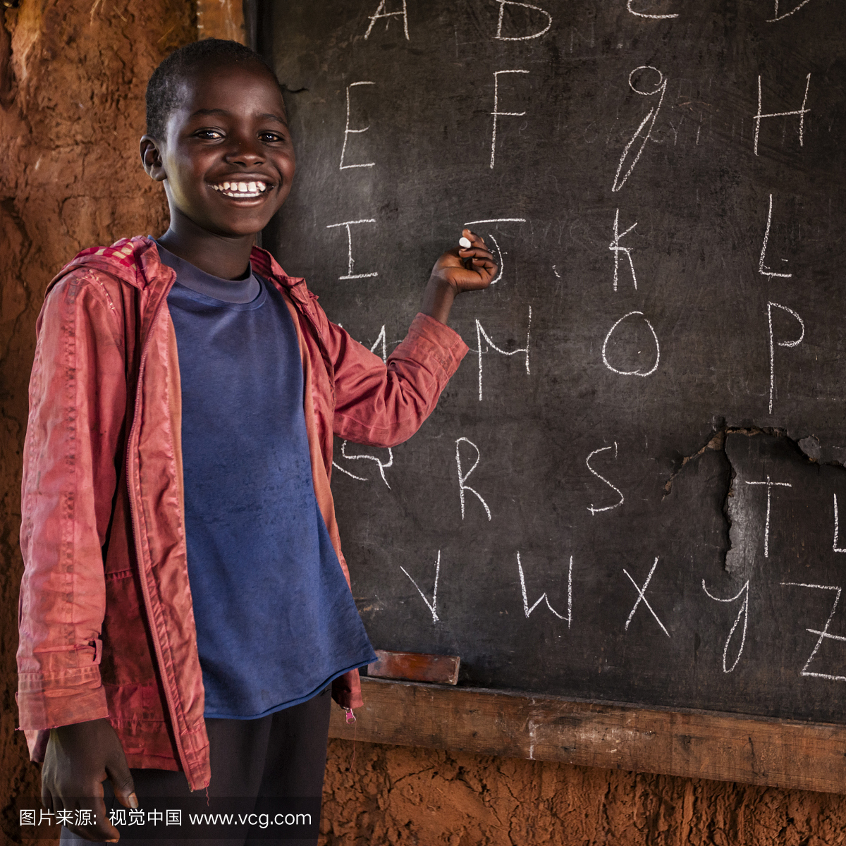 英语课上的非洲小男孩,埃塞俄比亚南部,东非